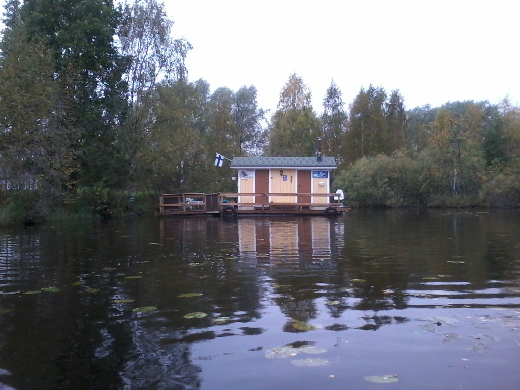 Näppärä lautta jollakin...