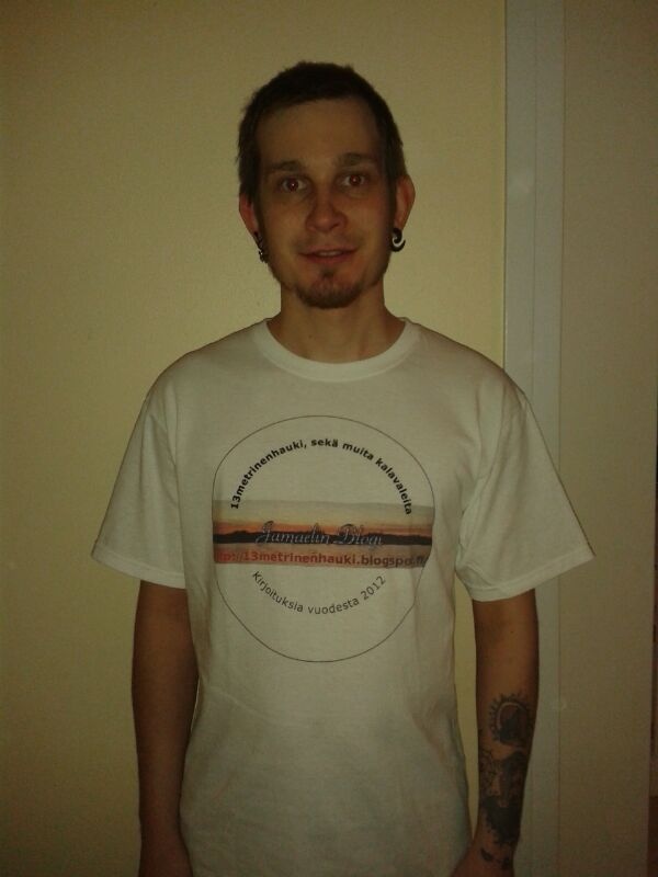 13metrinenhauki -blogini t-paita, teetin vain itselleni. 