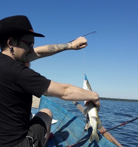 Roine vaapulla hauki soutu-uistellen 21 elokuuta 2015. C&R.