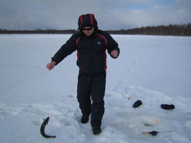 Pilkill� veitsiluodolla